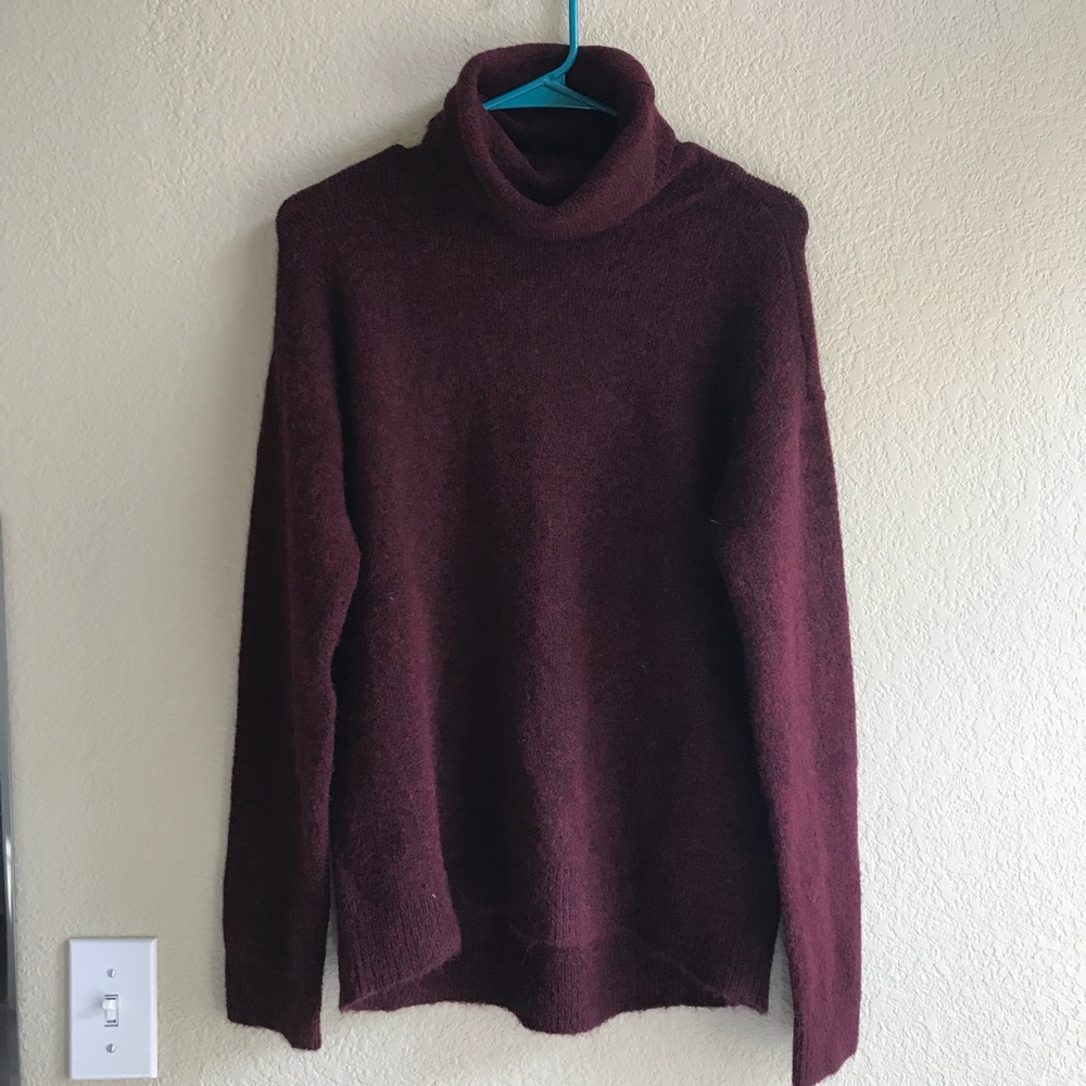 Burgundy/purple turtleneck